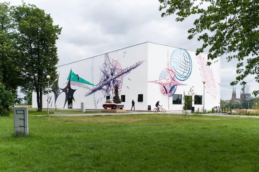 Muzeum Sztuki Nowoczesnej nad Wisłą: Nowa przestrzeń dla sztuki performatywnej