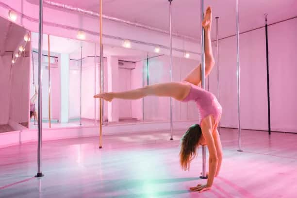 Ile zarabia instruktor pole dance? Fakty, które musisz znać