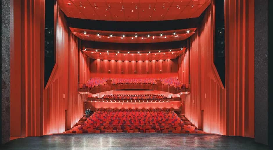 Teatr muzyczny co to? Odkryj jego znaczenie i rodzaje w Polsce