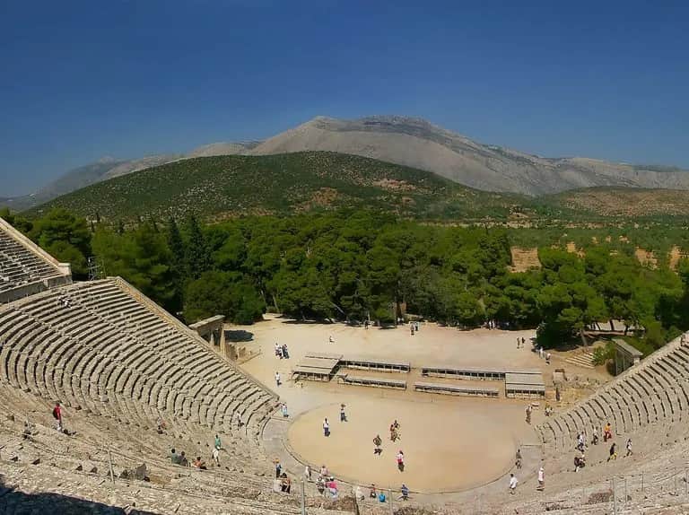 Jak wyglądał teatr grecki? Odkryj jego fascynujące elementy i historię